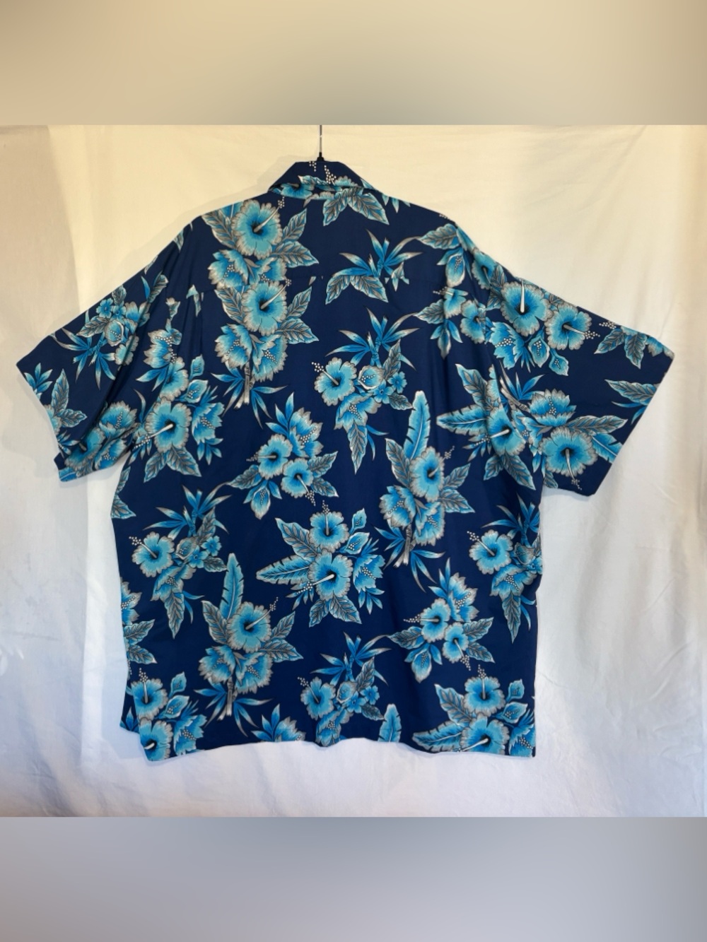 Big and tall Men's Blue Floral Hawaiian Button-Down Shirt - Picture 2 of 3